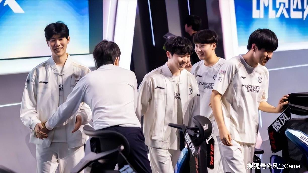 LPL世界赛陪练阵容曝光!世界冠军教练带队,三C均出自涅槃组