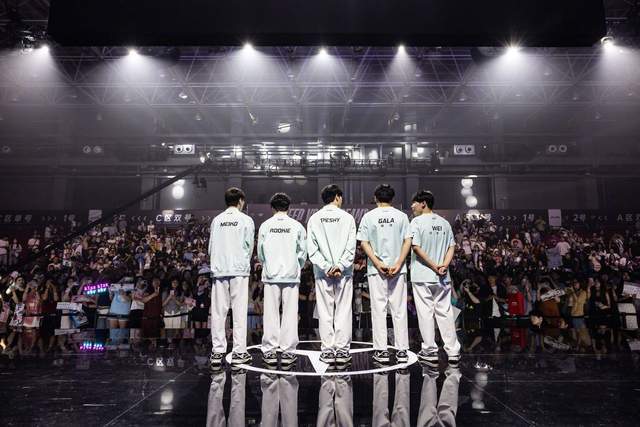 LPL组内赛赛程全部结束,前职业盛赞TS表现:一阵上路肯定是他!