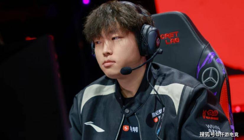 有人问“Faker你最想跟哪位退役选手打比赛”,李哥:UZI
