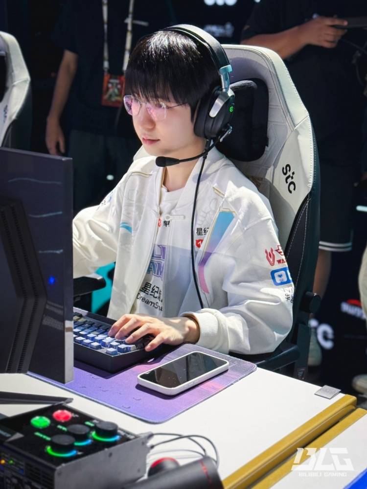 【7.16】电竞游戏前沿资讯:LOL美测服更新、Xiaoxu离队、Lele、JiaQi恢复自由人、飞牡蛎战队喊话HLE