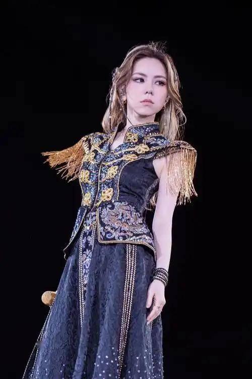邓紫棋领衔LOL主题曲:歌手跨界电竞谁更胜一筹?