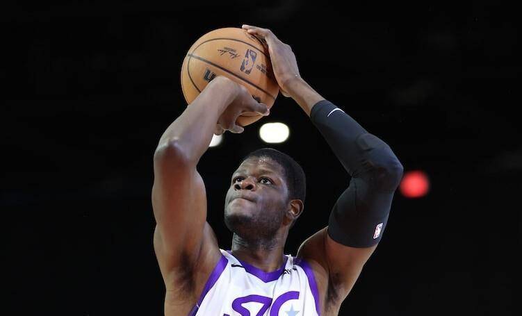猛龙神操作:签下班巴7天就裁,竟为再用10天合同签回!6号秀的NBA流浪记